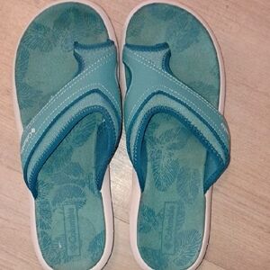 Columbia Women's Teal and Blue Flip Flops